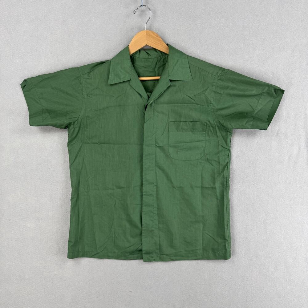 Vintage Camp Shirt Mens M Green Rayon Short Sleeve Loop Collar Pocket Button-Up